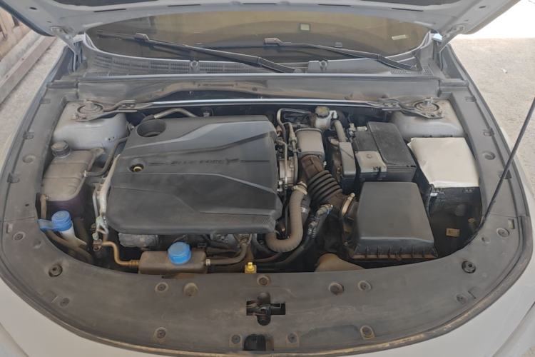 Used CHANGAN UNI-V 2022 1.5T Prestige Version Engine Bay