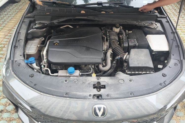 Used CHANGAN UNI-V 2022 1.5T Prestige Version Engine Bay