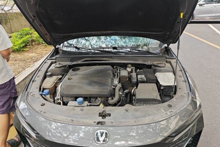 Used CHANGAN UNI-V 2022 1.5T Prestige Version Engine Bay