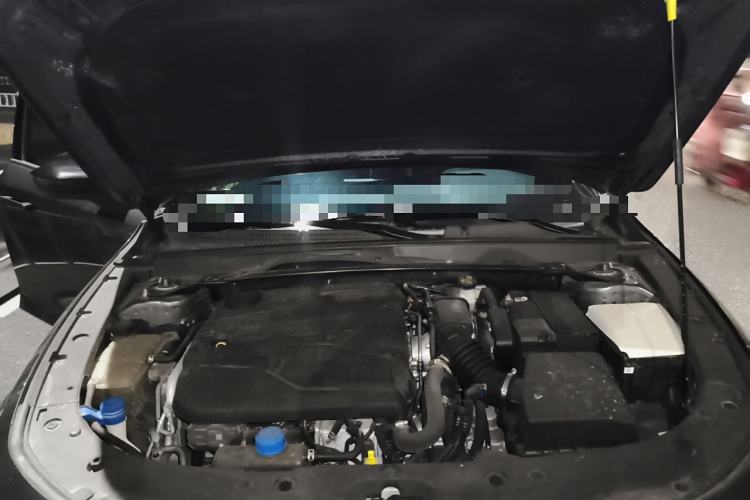 Used CHANGAN UNI-V 2022 1.5T Prestige Version Engine Bay