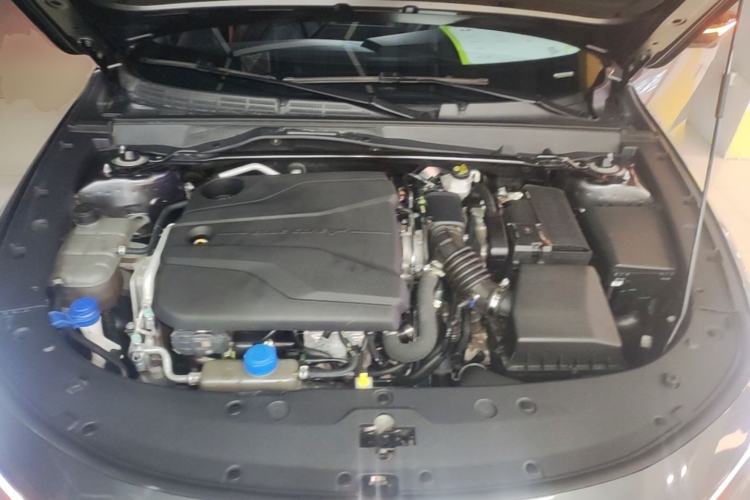Used CHANGAN UNI-V 2022 1.5T Prestige Version Engine Bay