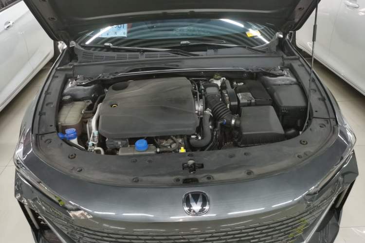 Used CHANGAN UNI-V 2022 1.5T Prestige Version Engine Bay