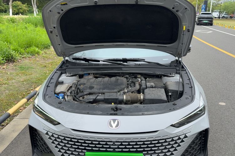 Used CHANGAN UNI-V 2022 2.0T Leading-Speed Edition Engine Bay