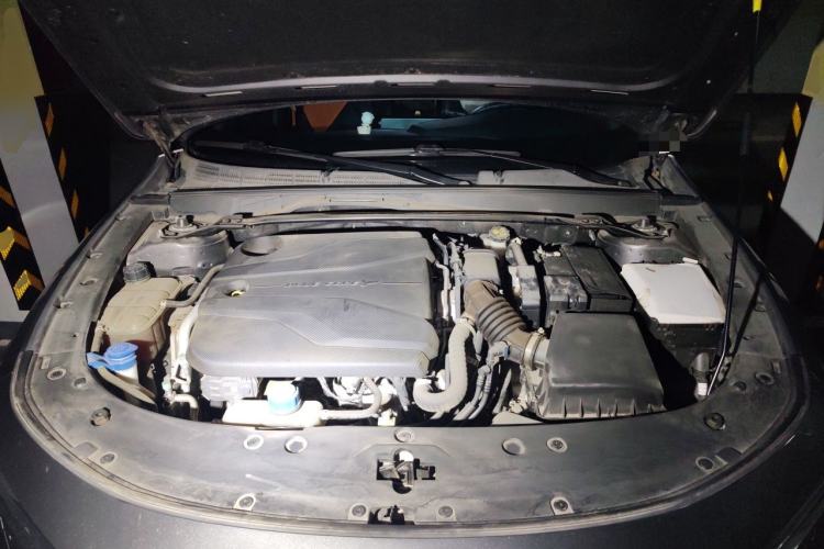 Used CHANGAN UNI-V 2022 1.5T Prestige Version Engine Bay
