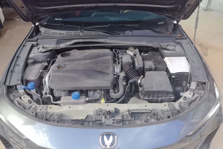 Used CHANGAN UNI-V 2022 1.5T Prestige Version Engine Bay