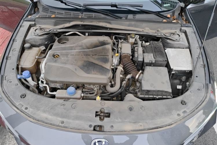 Used CHANGAN UNI-V 2022 1.5T Prestige Version Engine Bay