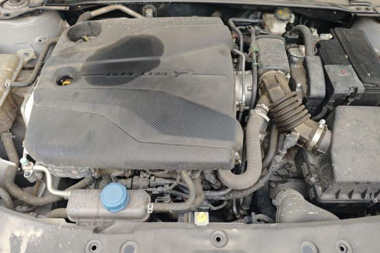 Used CHANGAN UNI-V 2022 1.5T Prestige Version Engine Bay