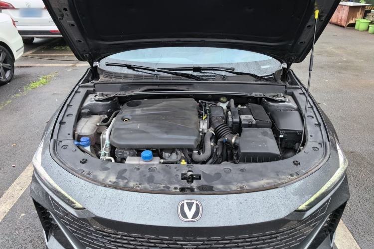 Used CHANGAN UNI-V 2022 1.5T Prestige Version Engine Bay