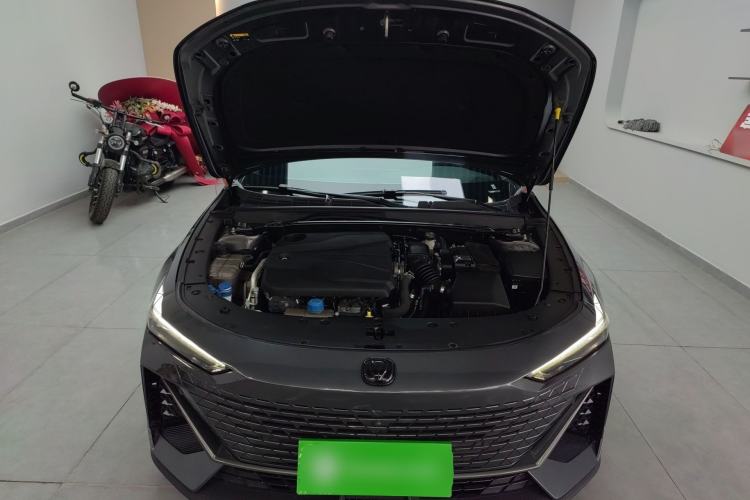 Used CHANGAN UNI-V 2022 1.5T Prestige Version Engine Bay