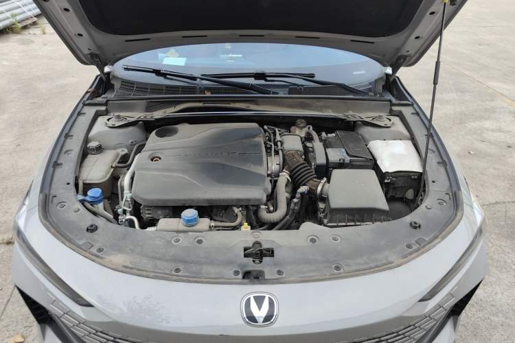 Used CHANGAN UNI-V 2022 1.5T Prestige Version Engine Bay