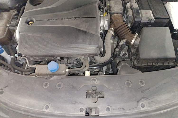 Used CHANGAN UNI-V 2022 1.5T Prestige Version Engine Bay