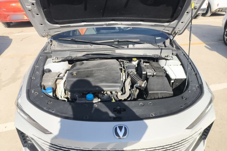 Used CHANGAN UNI-V 2022 1.5T Prestige Version Engine Bay