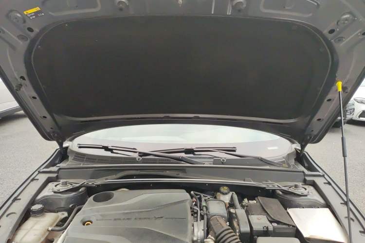 Used CHANGAN UNI-V 2022 1.5T Prestige Version Engine Bay