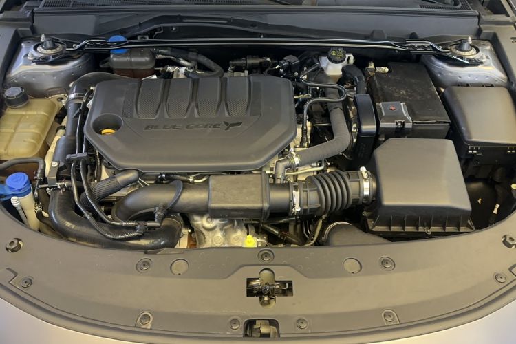 Used CHANGAN UNI-V 2022 2.0T Leading-Speed Edition Engine Bay