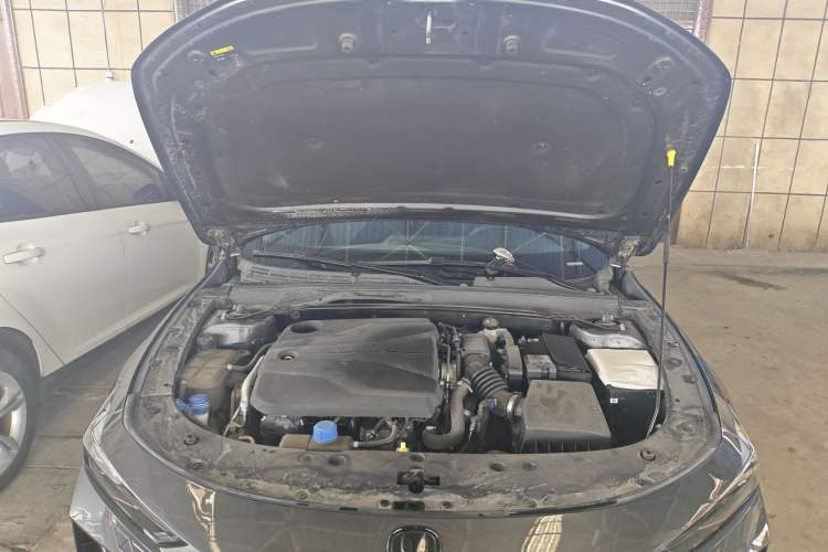 Used CHANGAN UNI-V 2022 1.5T Prestige Version Engine Bay
