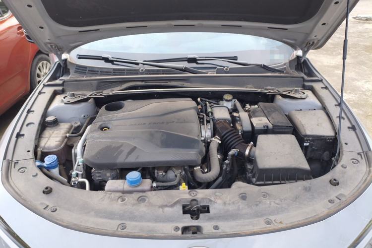 Used CHANGAN UNI-V 2022 1.5T Prestige Version Engine Bay