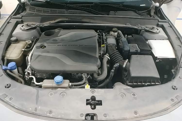 Used CHANGAN UNI-V 2022 1.5T Prestige Version Engine Bay