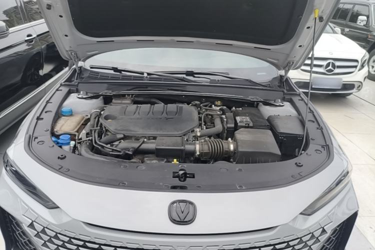 Used CHANGAN UNI-V 2022 2.0T Leading-Speed Edition Engine Bay