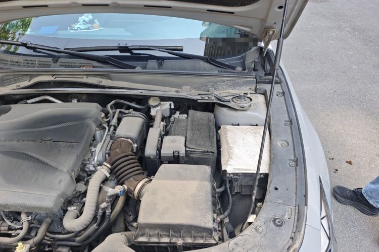 Used CHANGAN UNI-V 2022 1.5T Prestige Version Engine Bay Left