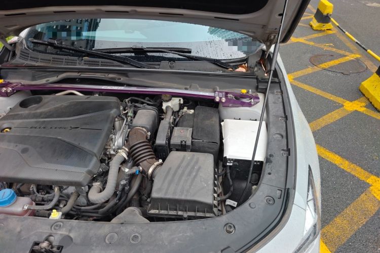 Used CHANGAN UNI-V 2022 1.5T Prestige Version Engine Bay Left