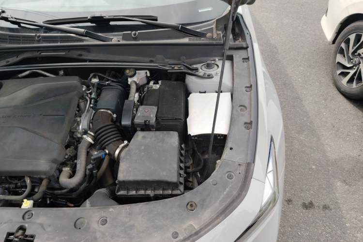 Used CHANGAN UNI-V 2022 1.5T Prestige Version Engine Bay Left