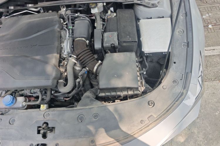 Used CHANGAN UNI-V 2022 1.5T Prestige Version Engine Bay Left