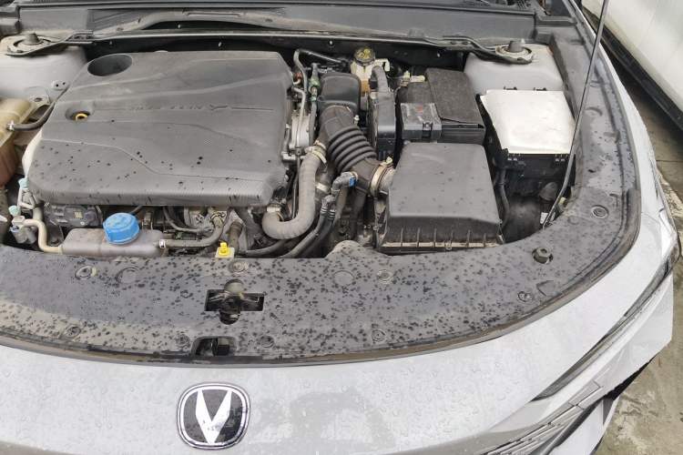 Used CHANGAN UNI-V 2022 1.5T Prestige Version Engine Bay Left