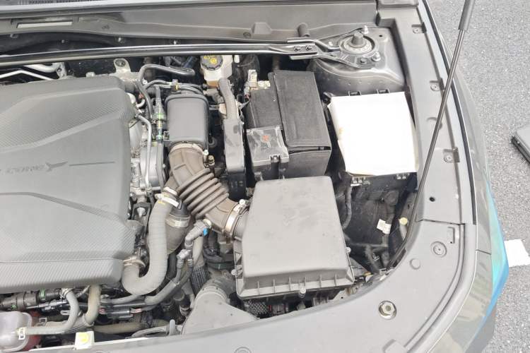 Used CHANGAN UNI-V 2022 1.5T Sport Edition Engine Bay Left