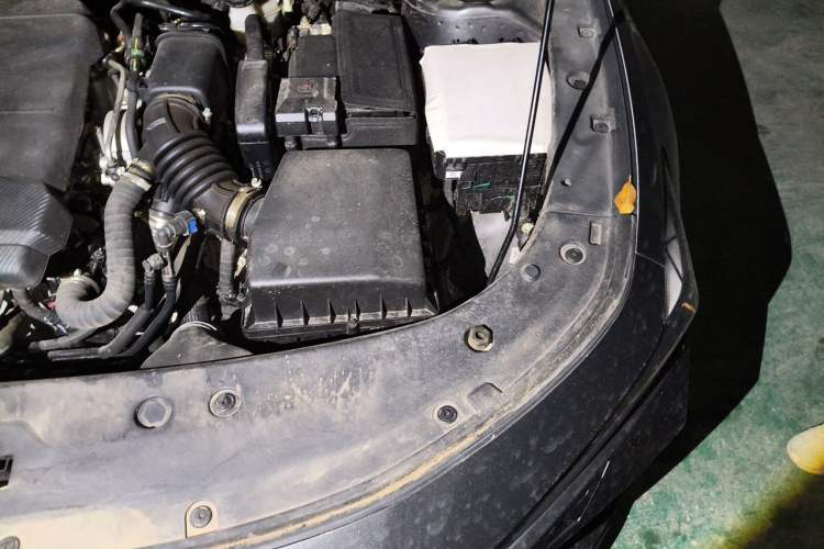 Used CHANGAN UNI-V 2022 1.5T Prestige Version Engine Bay Left