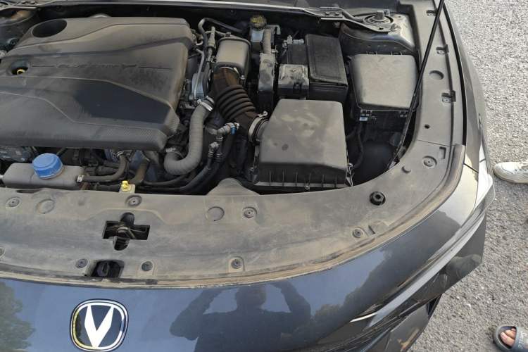 Used CHANGAN UNI-V 2022 1.5T Prestige Version Engine Bay Left