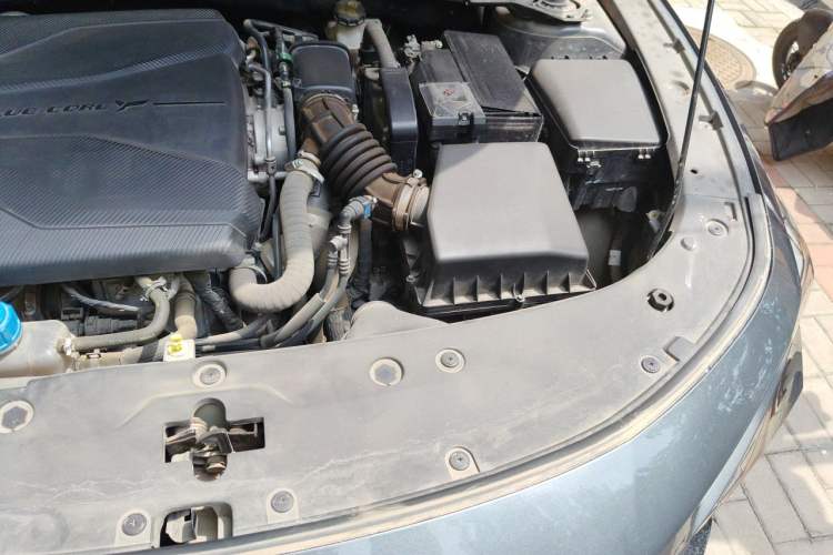 Used CHANGAN UNI-V 2022 1.5T Sport Edition Engine Bay Left