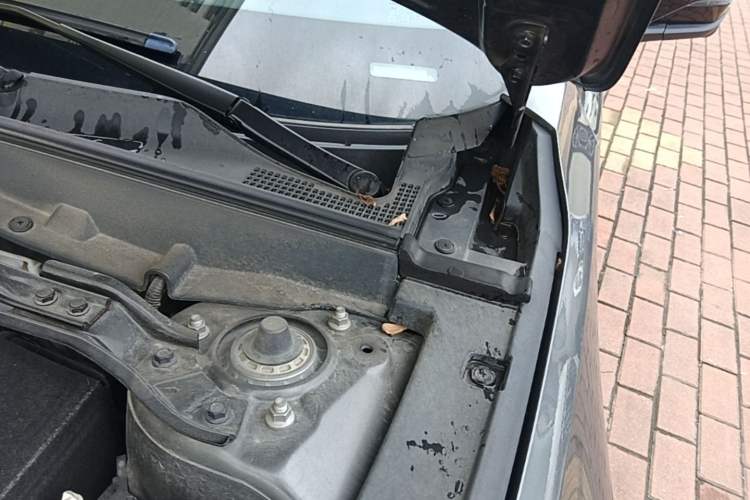 Used CHANGAN UNI-V 2022 1.5T Prestige Version Engine Bay Left