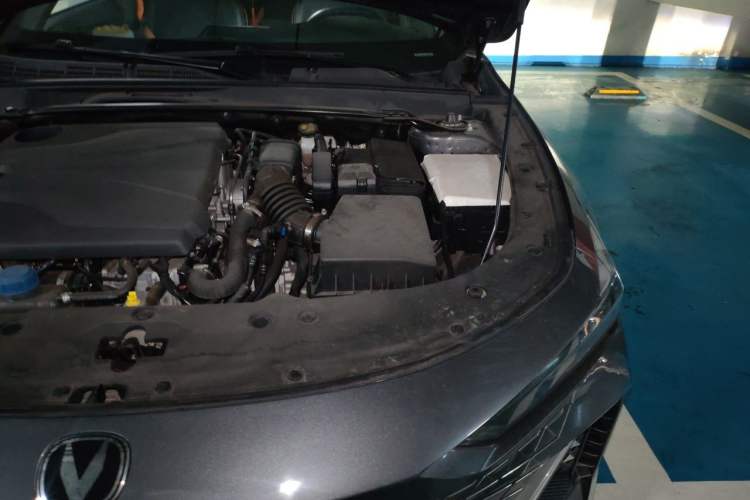 Used CHANGAN UNI-V 2022 1.5T Prestige Version Engine Bay Left