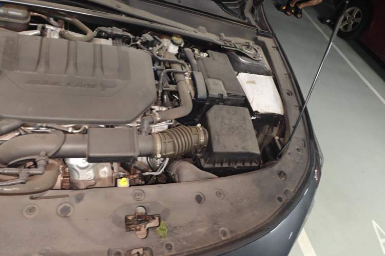 Used CHANGAN UNI-V 2022 2.0T Sporty Version Engine Bay Left
