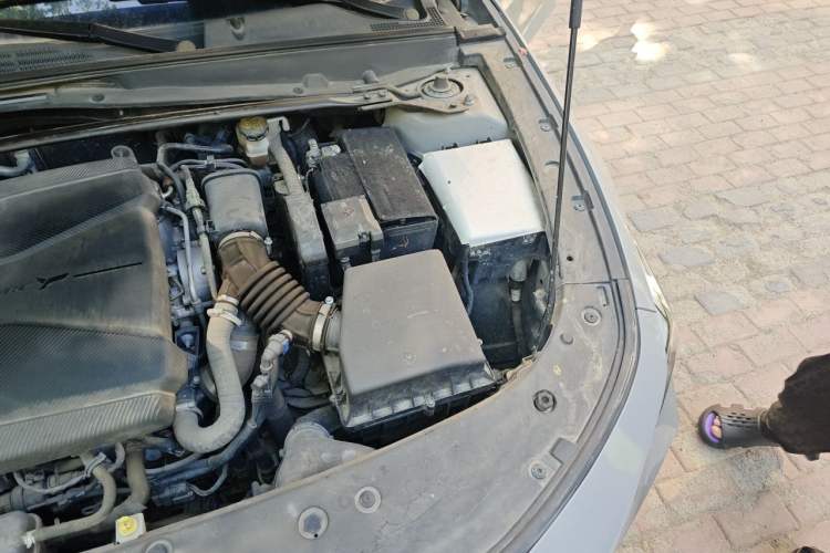 Used CHANGAN UNI-V 2022 1.5T Prestige Version Engine Bay Left