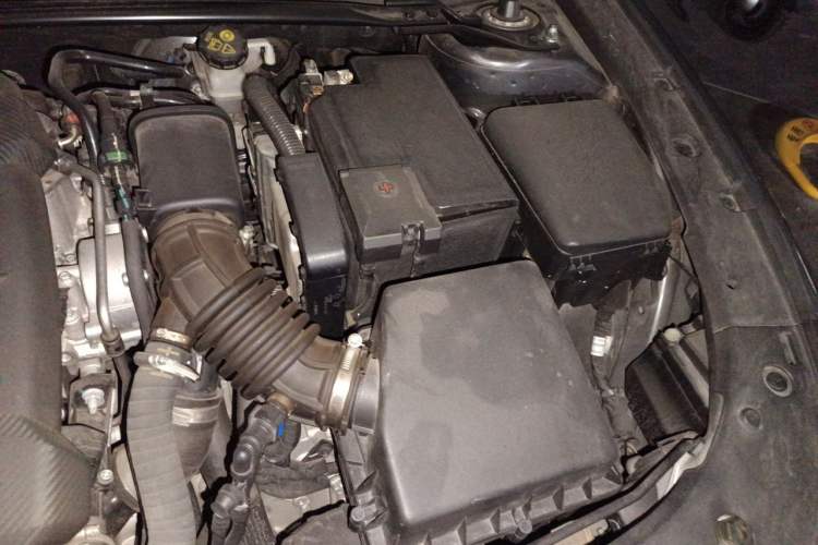 Used CHANGAN UNI-V 2022 1.5T Smart Navigation Version Engine Bay Left