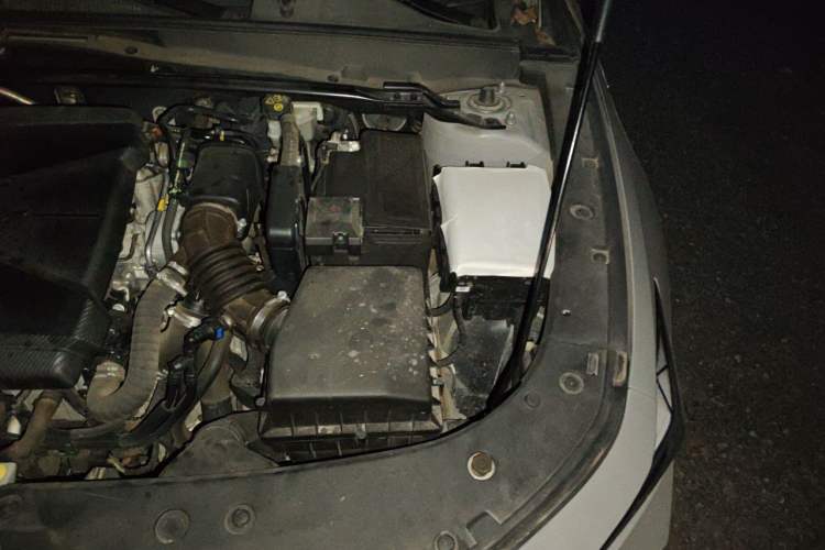 Used CHANGAN UNI-V 2022 1.5T Prestige Version Engine Bay Left