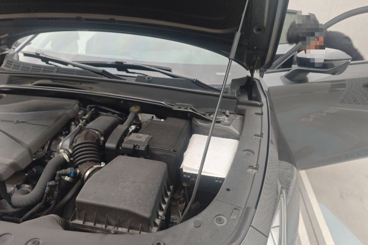 Used CHANGAN UNI-V 2022 1.5T Smart Navigation Version Engine Bay Left