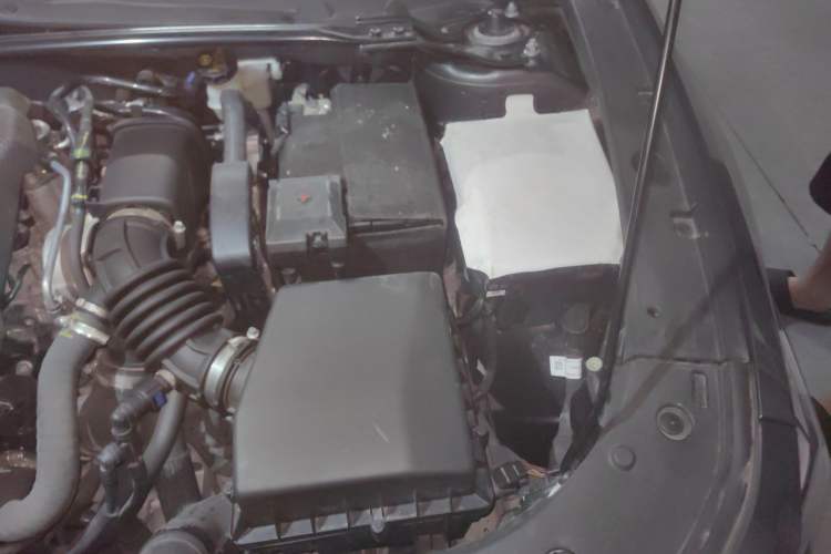 Used CHANGAN UNI-V 2022 1.5T Prestige Version Engine Bay Left