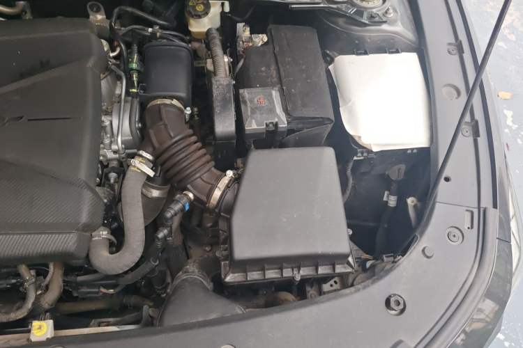 Used CHANGAN UNI-V 2022 1.5T Prestige Version Engine Bay Left