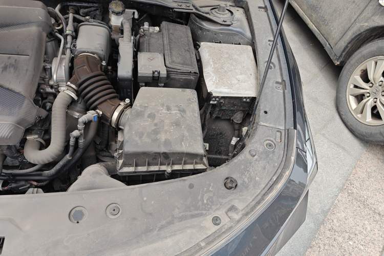 Used CHANGAN UNI-V 2022 1.5T Prestige Version Engine Bay Left