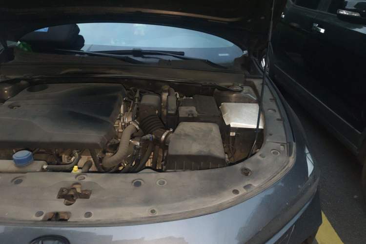 Used CHANGAN UNI-V 2022 1.5T Prestige Version Engine Bay Left