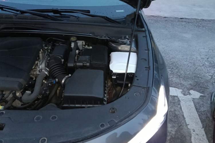 Used CHANGAN UNI-V 2022 1.5T Prestige Version Engine Bay Left
