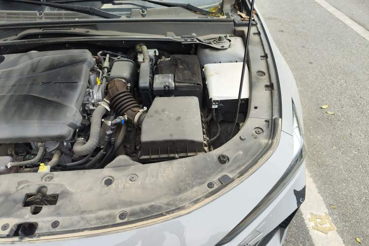 Used CHANGAN UNI-V 2022 1.5T Prestige Version Engine Bay Left