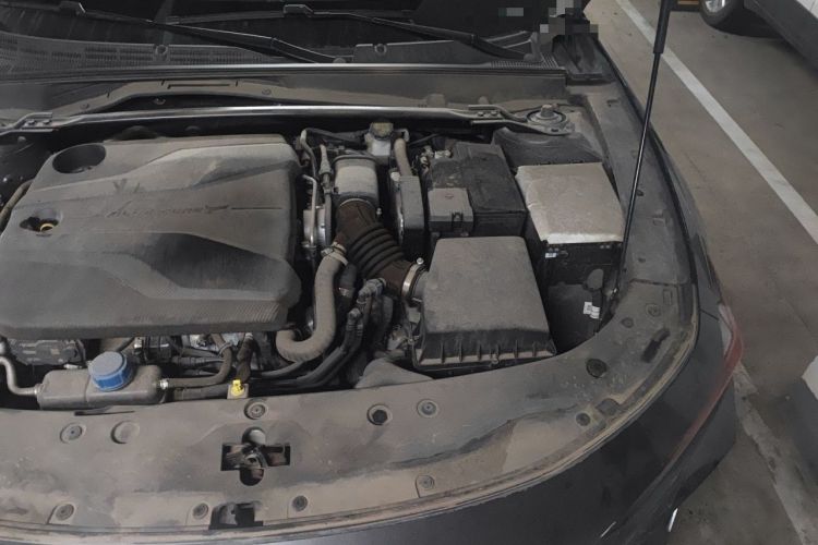 Used CHANGAN UNI-V 2022 1.5T Prestige Version Engine Bay Left