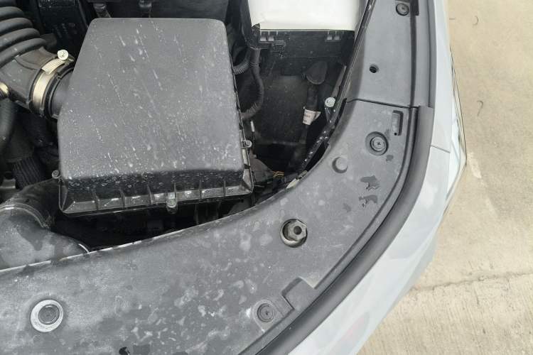 Used CHANGAN UNI-V 2022 1.5T Smart Navigation Version Engine Bay Left