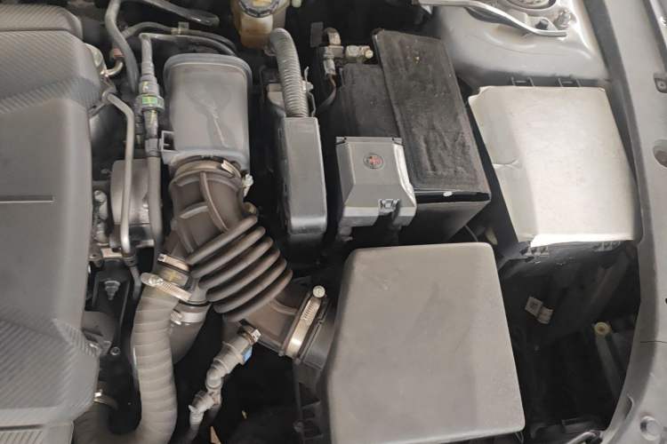 Used CHANGAN UNI-V 2022 1.5T Prestige Version Engine Bay Left
