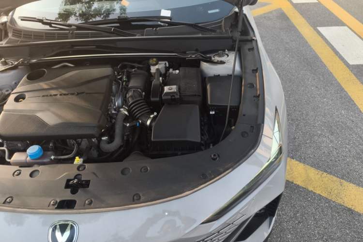 Used CHANGAN UNI-V 2022 1.5T Prestige Version Engine Bay Left