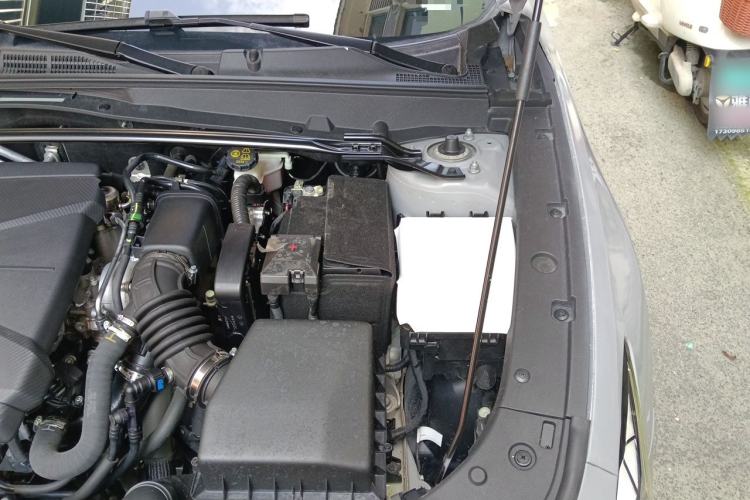 Used CHANGAN UNI-V 2022 1.5T Prestige Version Engine Bay Left