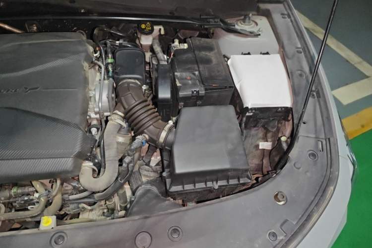 Used CHANGAN UNI-V 2022 1.5T Prestige Version Engine Bay Left